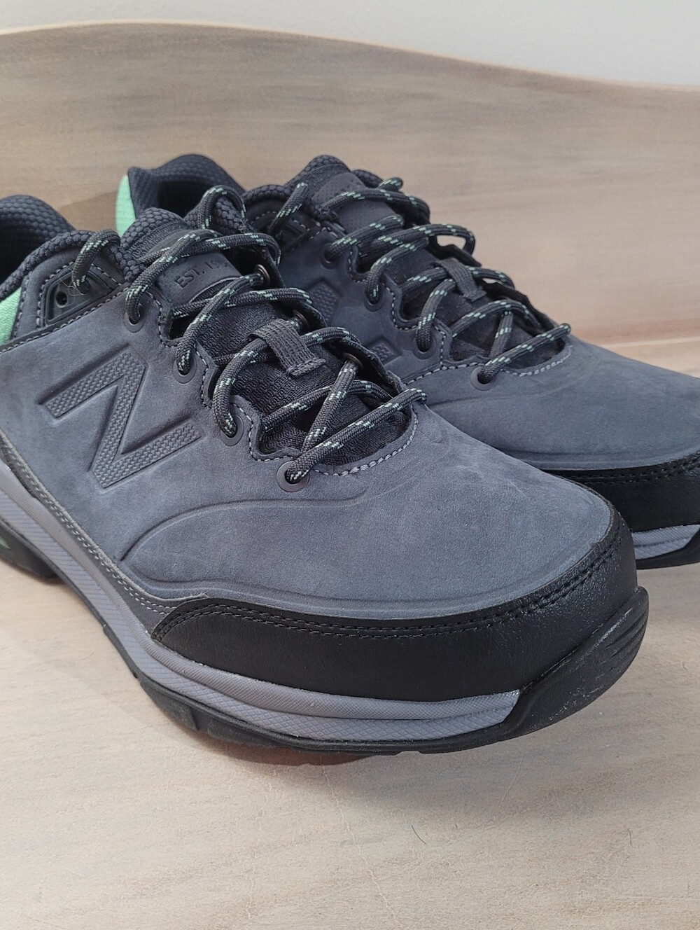 New Balance Womens WW1300GR Leather Waterproof Trail Walking Shoes Grey 9.5 NWOB